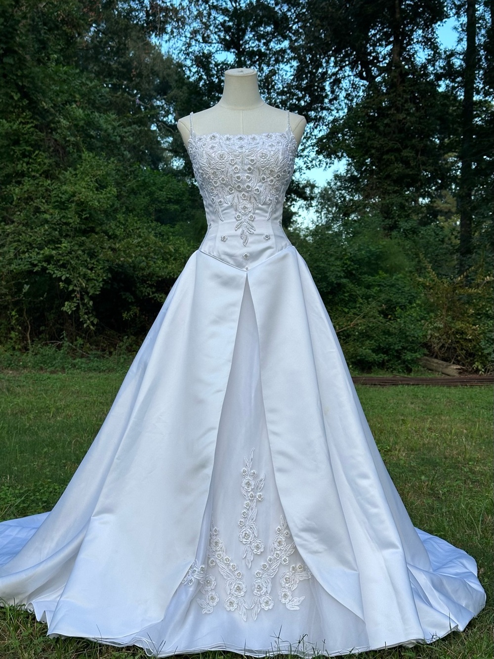 Elegant White Bridal Ball Gown Dress